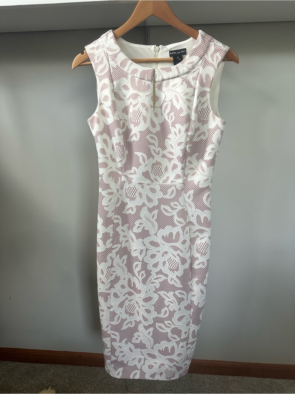 Kate & Lily White Mauve Floral Lace Sheath Dress Size 6 Cocktail Wedding Guest